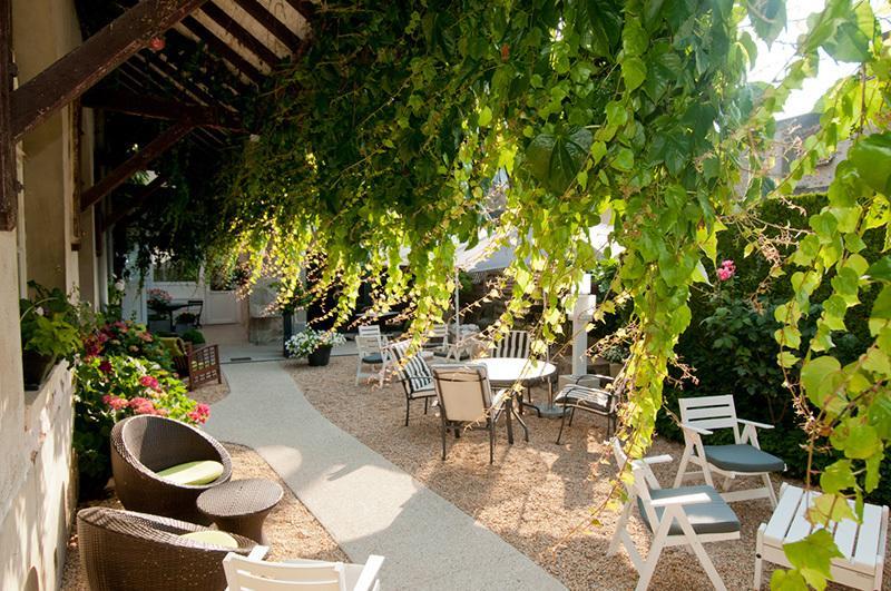 Logis Hotel Restaurant Nougier Saint-Étienne-de-Fursac Exterior foto
